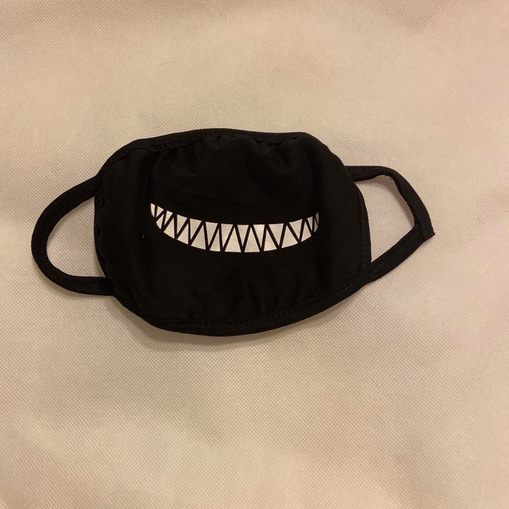 Black Smiley Face Mask (Brand New)